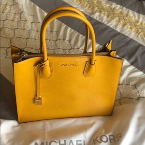 Michael Kors Large Pebbled Mercer Tote